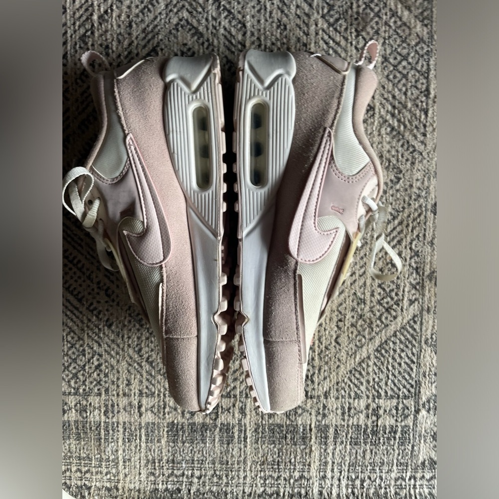 Nike Air Max in Pastel Pink and White Size 9 - Picture 3 of 6